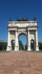 Fototapeta na wymiar Arco della pace, milano