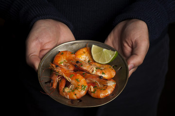 Lime-garlic shrimps