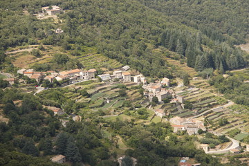 Fototapeta na wymiar Village de montagne dans les Cévennes