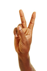 Afrikaner Mann zeigt Victory Zeichen mit Hand