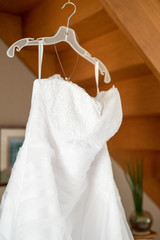 Robe de mariée sur cintre