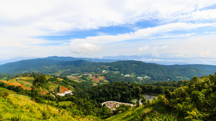 Obraz premium mountains view in the morning at chaingmai northern thailand