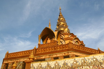 Fototapeta na wymiar The temple is beautiful in Thailand