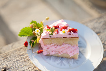 Delicate cake with strawberry