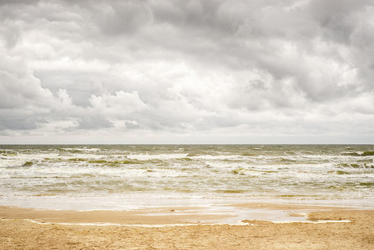 stormy sea and cloudy sky, hdr image