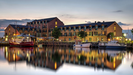 Heiligenhafen an der Ostsee abends