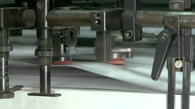 Running small sheet offset printing press