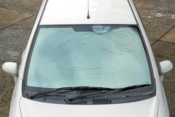 Fototapeta premium Broken car windshield