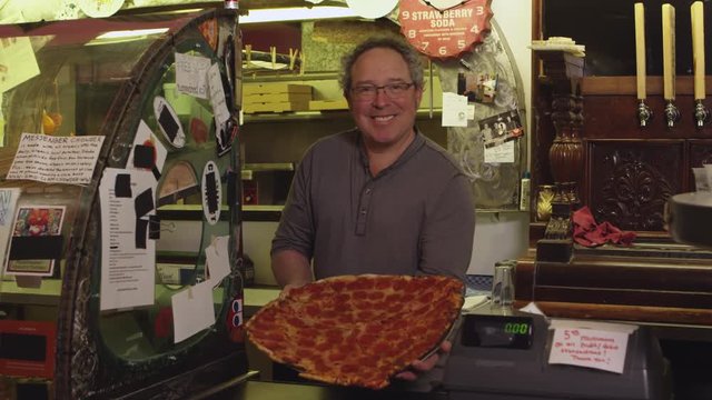 Small business owner with pizza - 4K