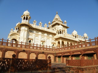 Fototapeta na wymiar White Jainism Temple in Rajasthan, India