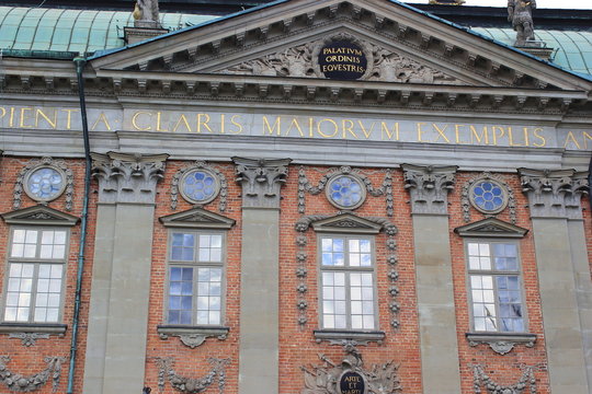 Die Fassade vom Ritterhaus (Riddarhuset) in der Altstadt von Stockholm (Schweden)