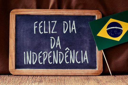text Feliz Dia da Independencia and Brazilian flag