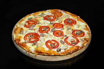 Italian pizza with chicken meat