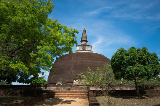 Rankot Vihara Golden Pinnacle Dagoba, Polonnaruwa, Sri Lanka