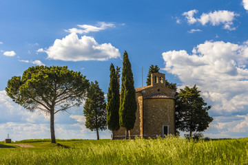Fototapeta na wymiar Tuscany landscape with a little chapel of Madonna di Vitaleta, San Quirico d'Orcia, Italy
