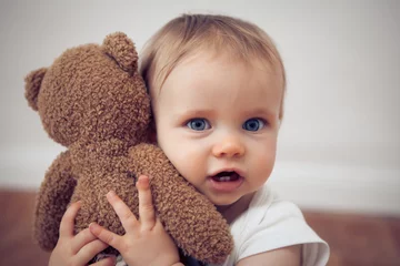 Fototapeten baby with a teddy © Ramona Heim