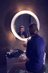 Obraz na płótnie Canvas Gesicht im Spiegel 