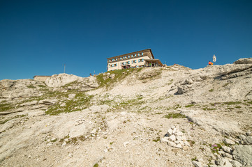 rifugio in alta montagna