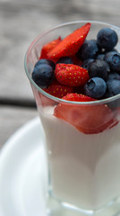 Yogurt with red fruits