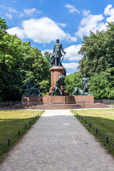 Obraz premium Statue von Reichskanzler Otto von Bismarck am Großen Stern in Berlin
