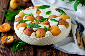 Cheesecake with apricots