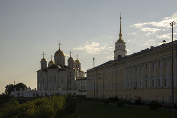 Fototapeta na wymiar Кремль во Владимире на закате.