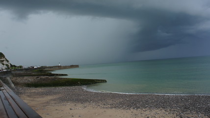 Une tempete sur la mer.