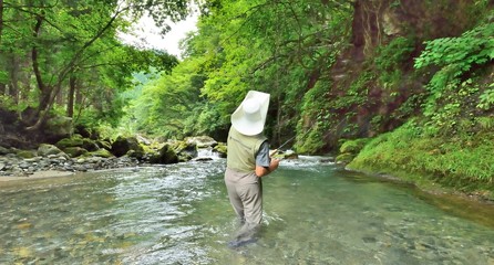 渓流のルアーフィッシング