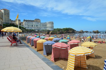 façade maritime et parasols, Biarritz - obrazy, fototapety, plakaty