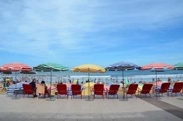 façade maritime et parasols, Biarritz