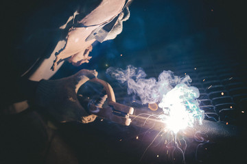 Obraz na płótnie Canvas welding metal and sparks