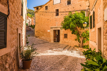 Fototapeta na wymiar Spanien Mallorca Berg Dorf Fornalutx 