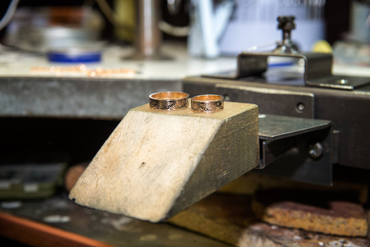 Working desk for craft jewelery making