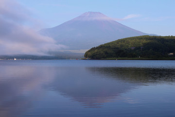 山中湖と富士山