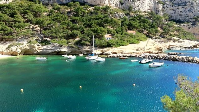 Abris naturel de la calanque de sormiou