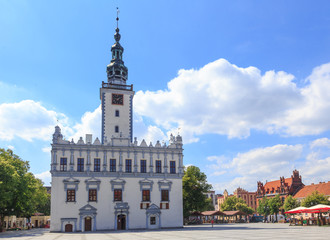 Ratusz w Chełmnie – z końca XIII w, został rozbudowany w latach 1567-1572 i ponownie w okresie 1884-1887. Cenny zabytek polskiego renesansu jest siedzibą Muzeum Ziemi Chełmińskiej  - obrazy, fototapety, plakaty