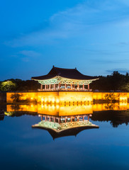Obraz premium Gyeongju, South Korea - August 18, 2016 : Donggung Palace and Wolji Pond at Night, Gyeongju, South Korea.