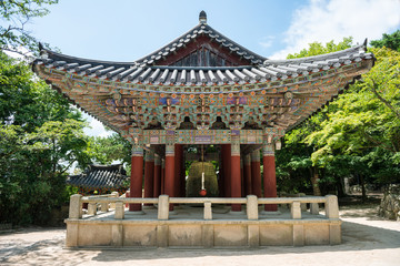 Obraz premium Gyeongju, South Korea - August 18, 2016 : A traditional Korean building at the Bulguksa temple in South Korea.