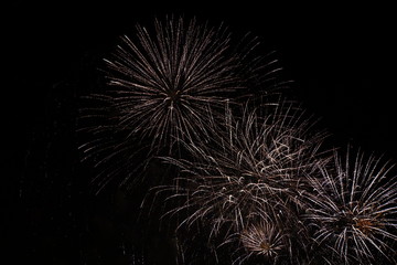 Feuerwerk am nächtlichen Himmel