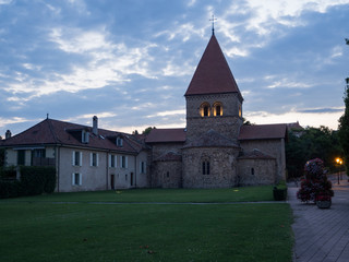 Fototapeta na wymiar Iglesia Medieval de Saint Sulpice en Suiza OLYMPUS DIGITAL CAMERA