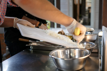 Obraz na płótnie Canvas culinary workshop. paella cooking 