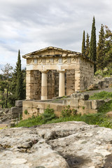 Fototapeta na wymiar Schatzhaus der Athener, Delphi, Griechenland