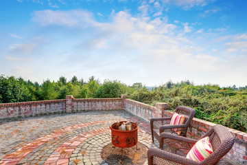 Naklejka premium Paved brick patio of luxury house on Blue sky background