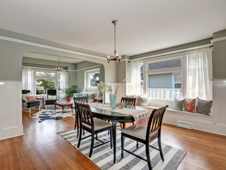 Fototapeta na wymiar View of a classic dining room with gray walls and hardwood floors