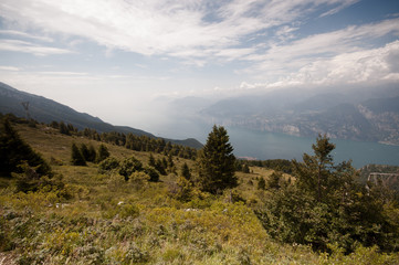 Montagna vicino al lago