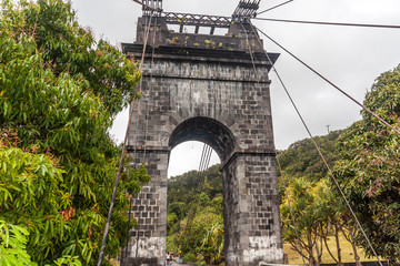 Paysage et Nature de l'île de la Réunion
Paysage et pont suspendu à la Réunion