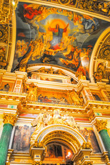 Fototapeta na wymiar magnificent interior of St. Isaac's Cathedral in St. Petersburg