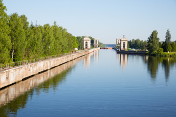 Fototapeta na wymiar Locks on the Moscow Canal