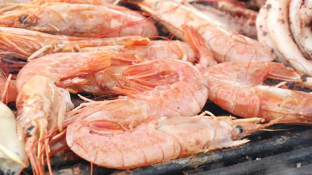  cooking shrimp on the grill, close up