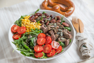 Bunter Salat mit Käferbohnen